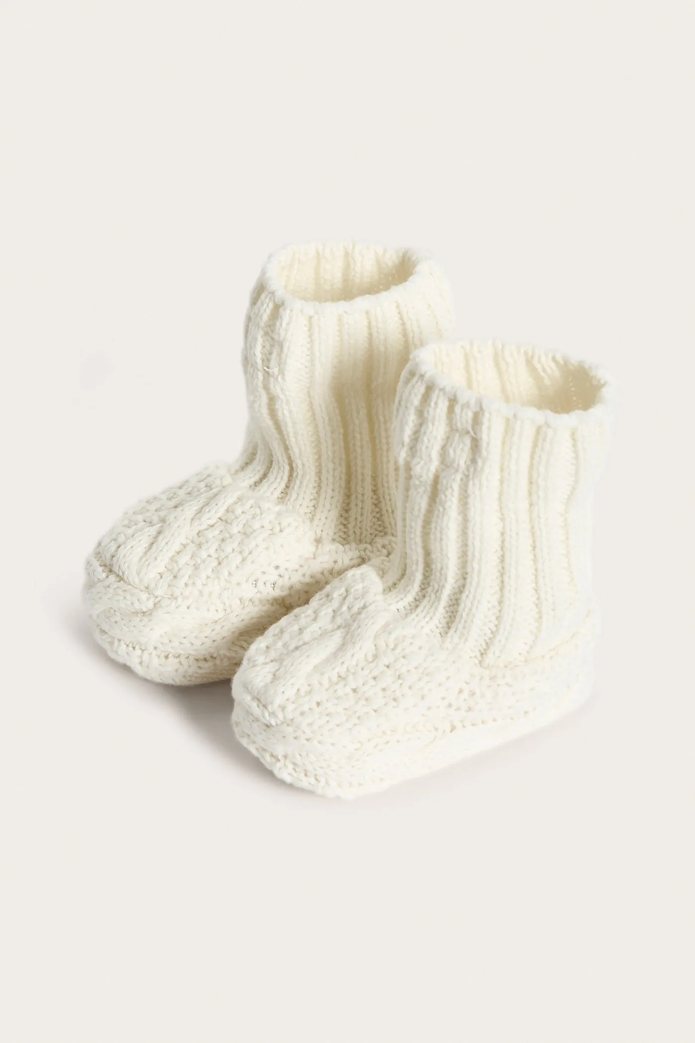 Baby white cable-knit cotton booties