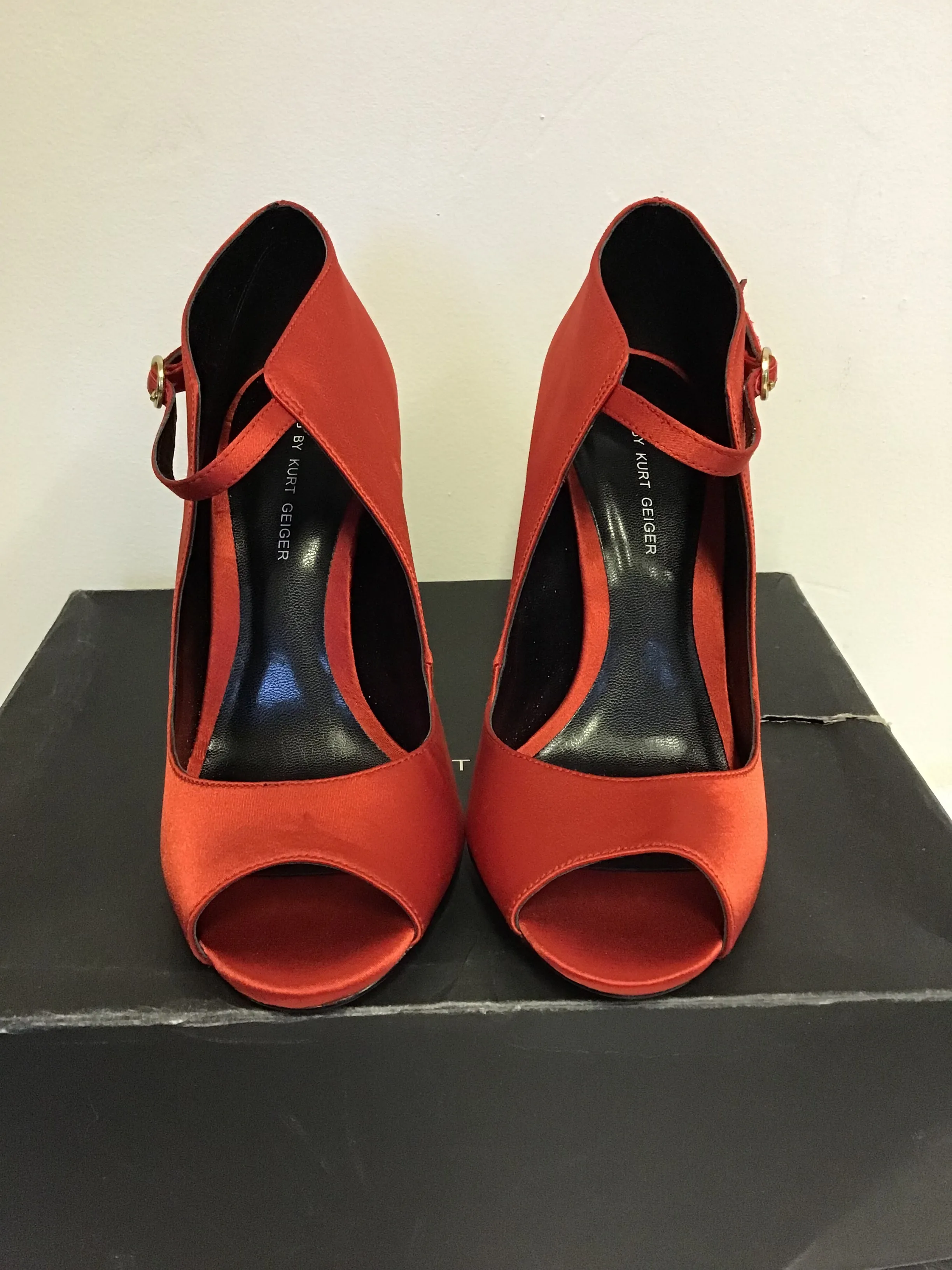 BRAND NEW KURT GEIGER RED SATIN PEEPTOE OCCASION HEELS SIZE 5/38