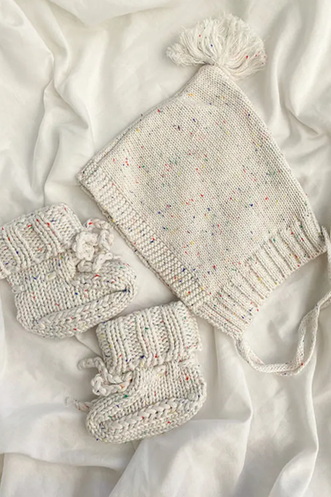 Bundl | Vanilla Speckles Baby Bonnet & Bootie Set