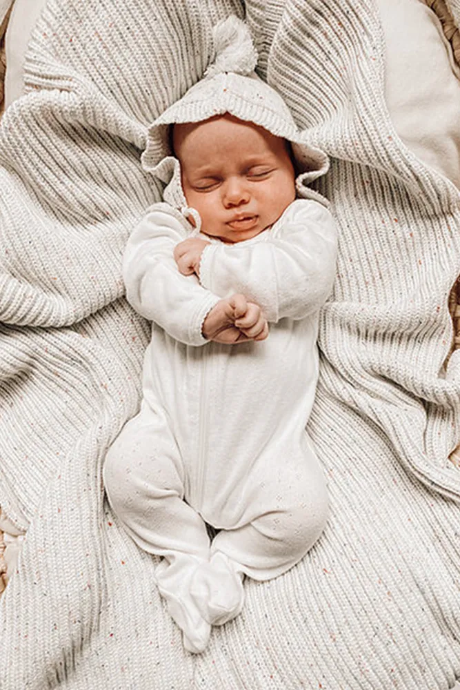 Bundl | Vanilla Speckles Baby Bonnet & Bootie Set
