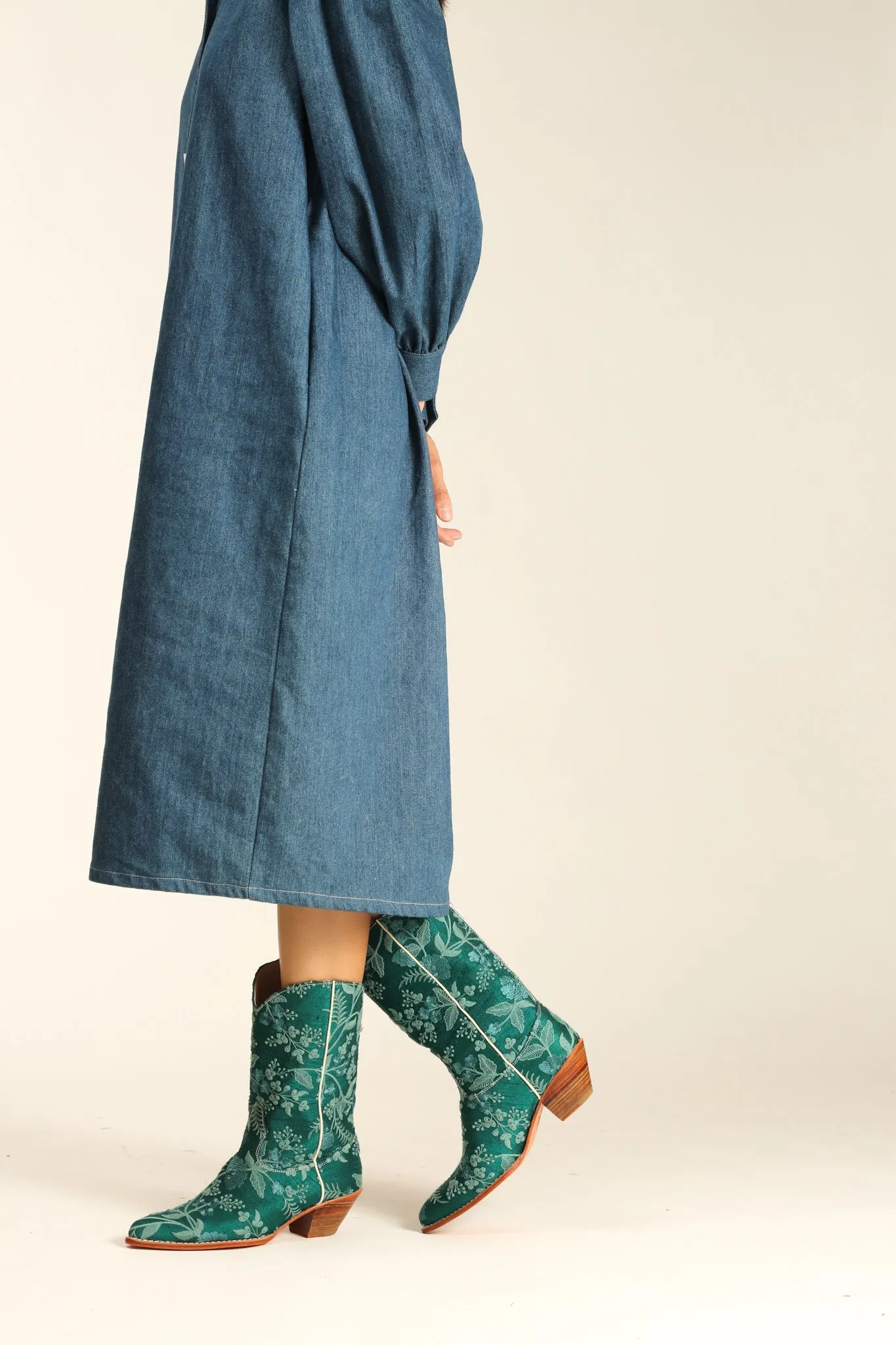 EMBROIDERED SILK WESTERN BOOTS ARWA