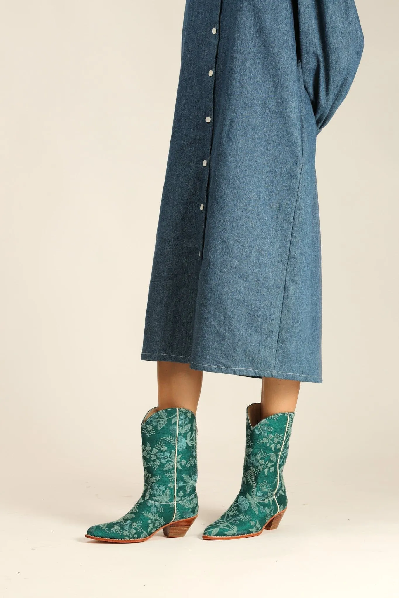 EMBROIDERED SILK WESTERN BOOTS ARWA