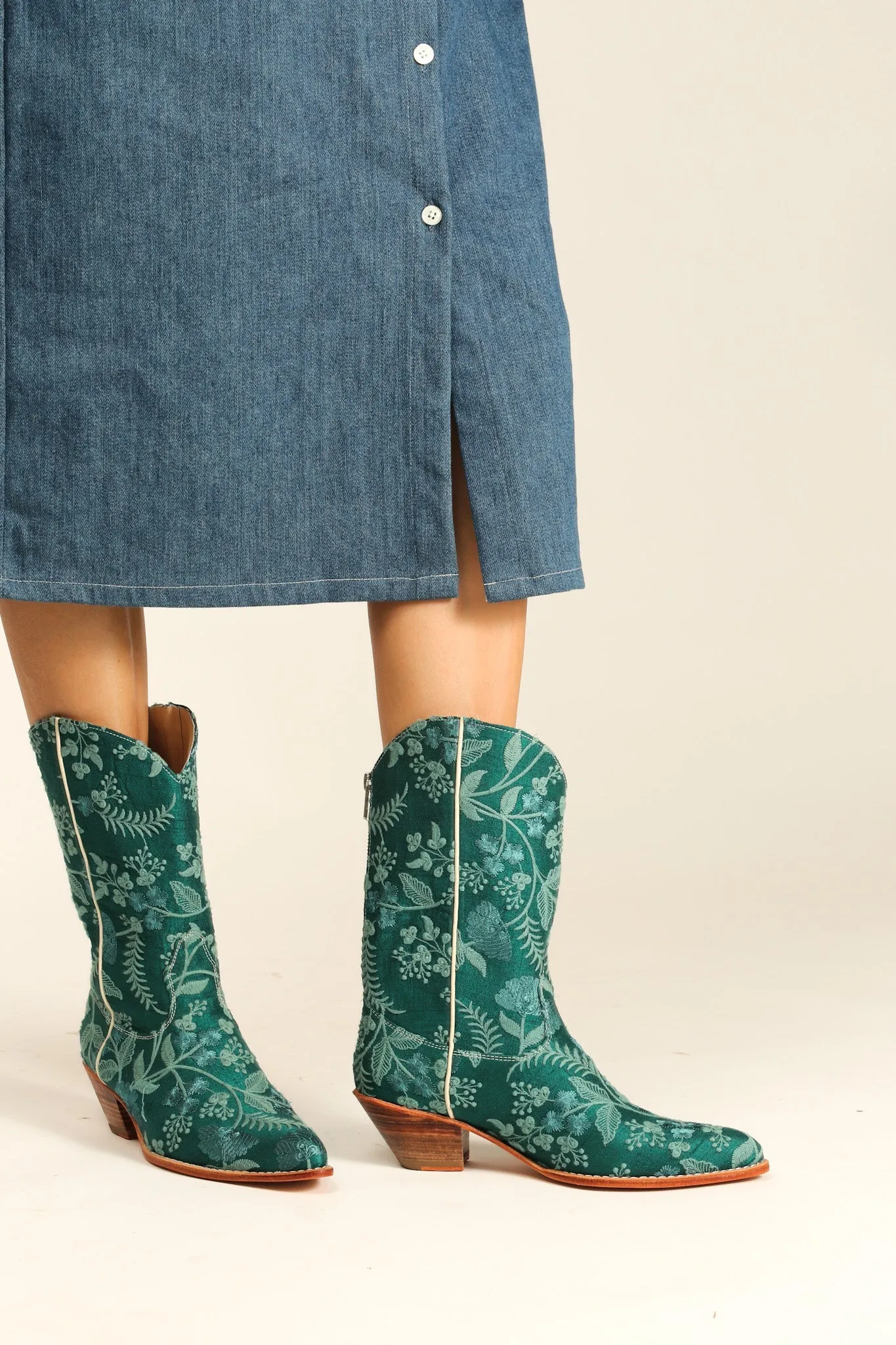 EMBROIDERED SILK WESTERN BOOTS ARWA
