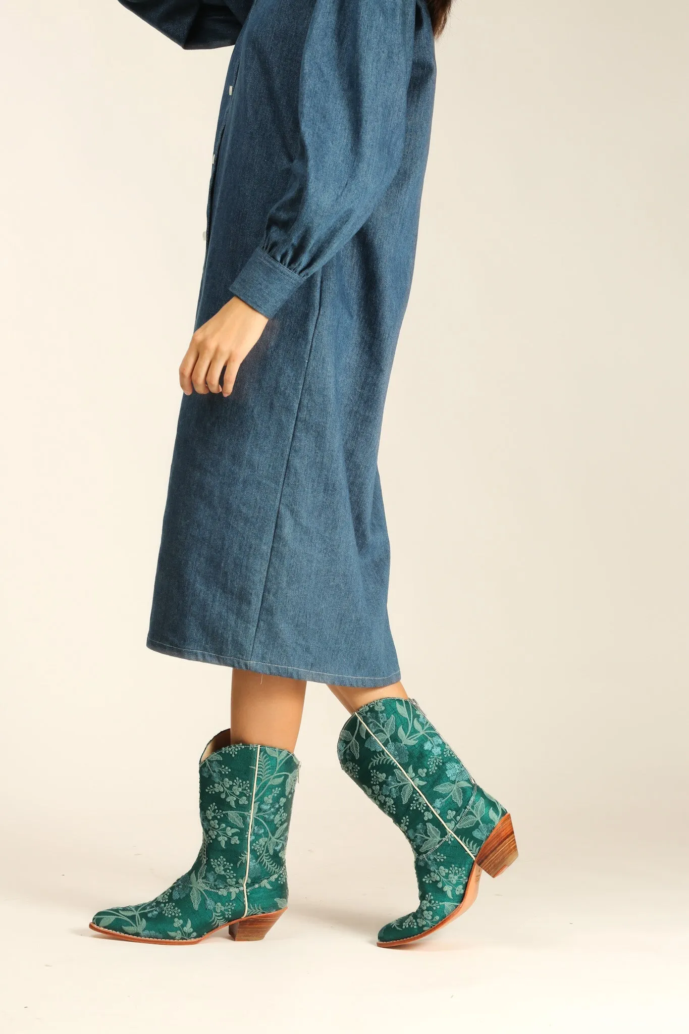 EMBROIDERED SILK WESTERN BOOTS ARWA