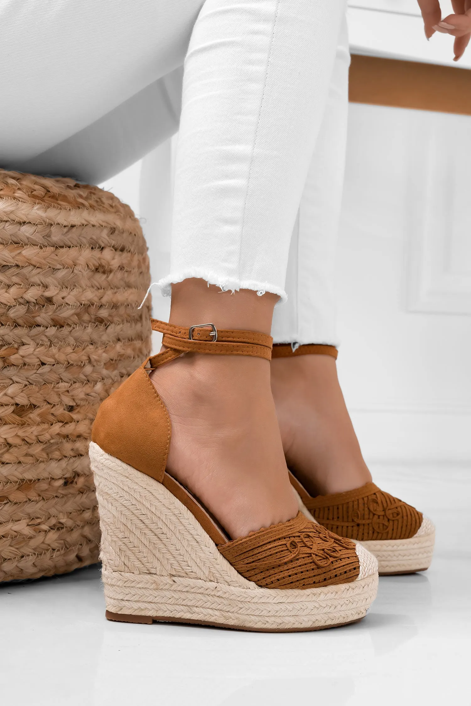 Espadrilles camel con zeppa in corda e ricamo