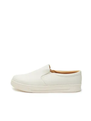GOSSIP WOMENS WHITE MOCCASINS