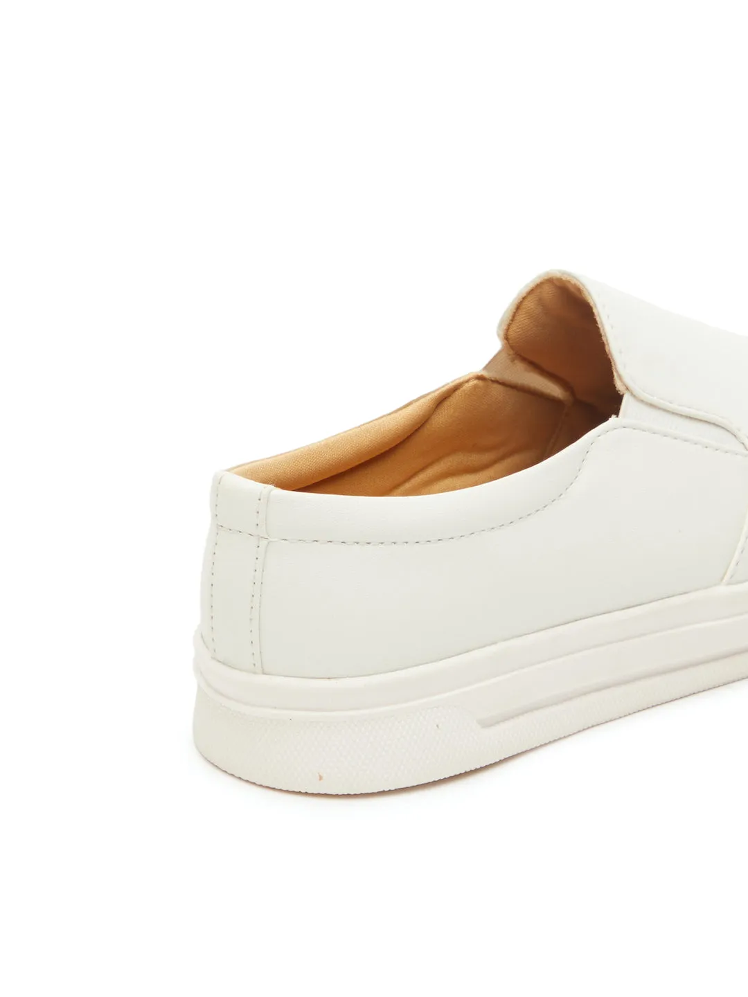 GOSSIP WOMENS WHITE MOCCASINS