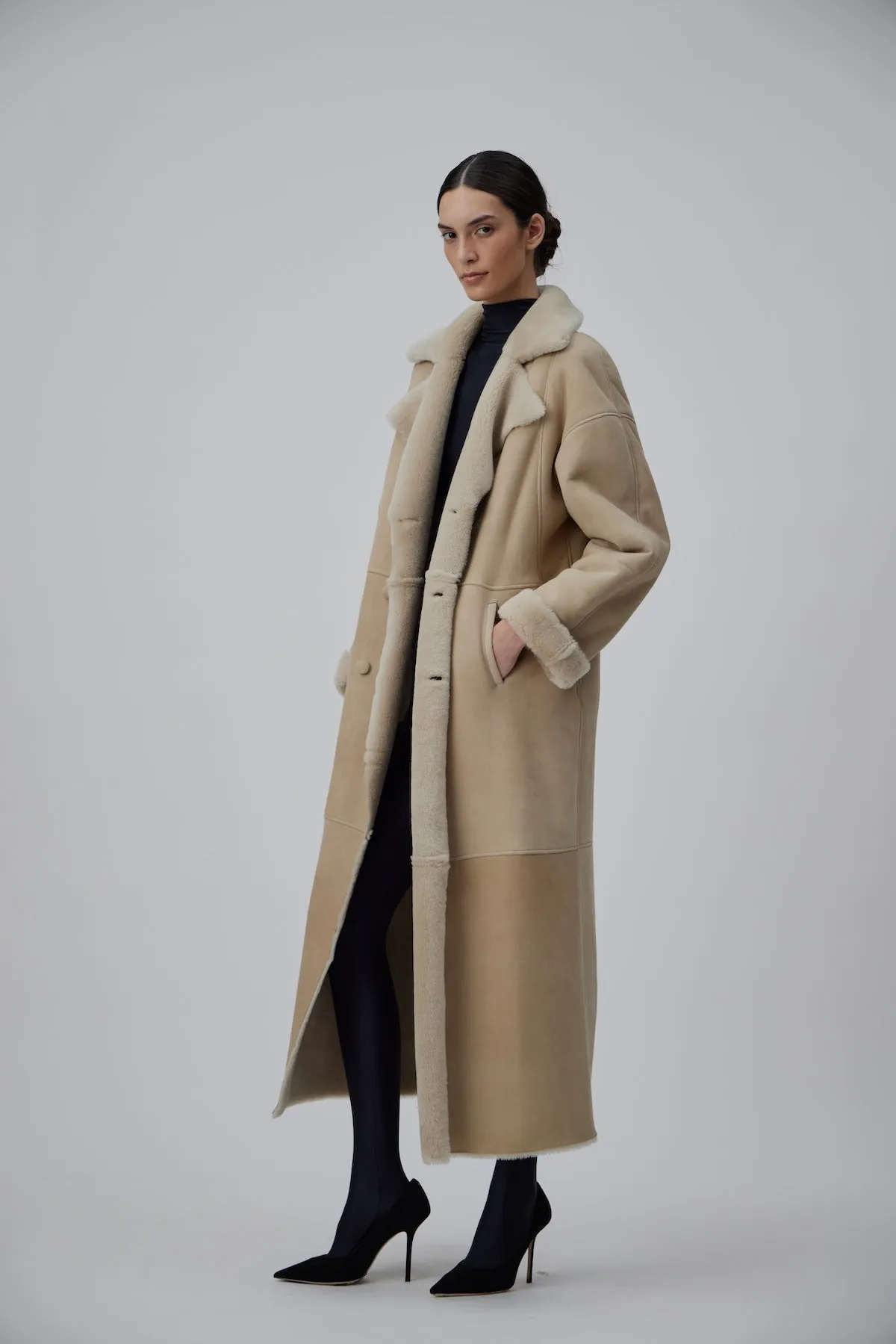 LONG SHEARLING COAT IN MACCHIATO