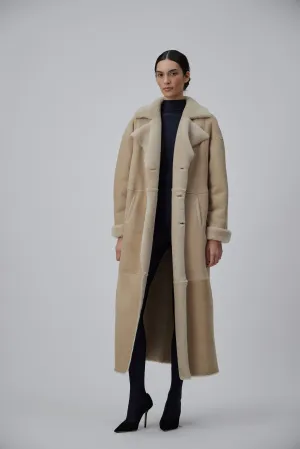LONG SHEARLING COAT IN MACCHIATO