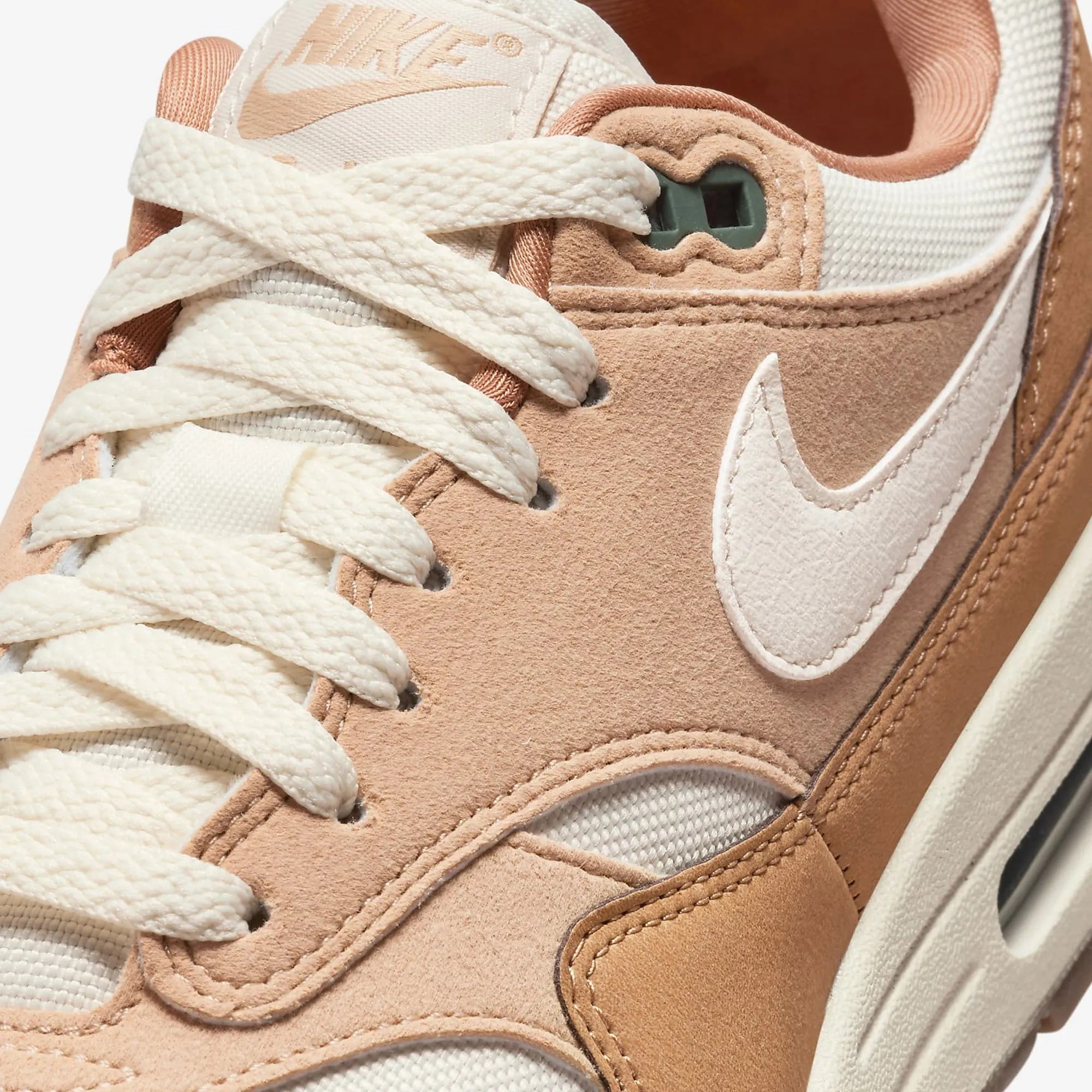 Nike | WMN'S AIR MAX 1 '87 { FLAX/COCONUT MILK-SESAME-VINTAGE GREEN