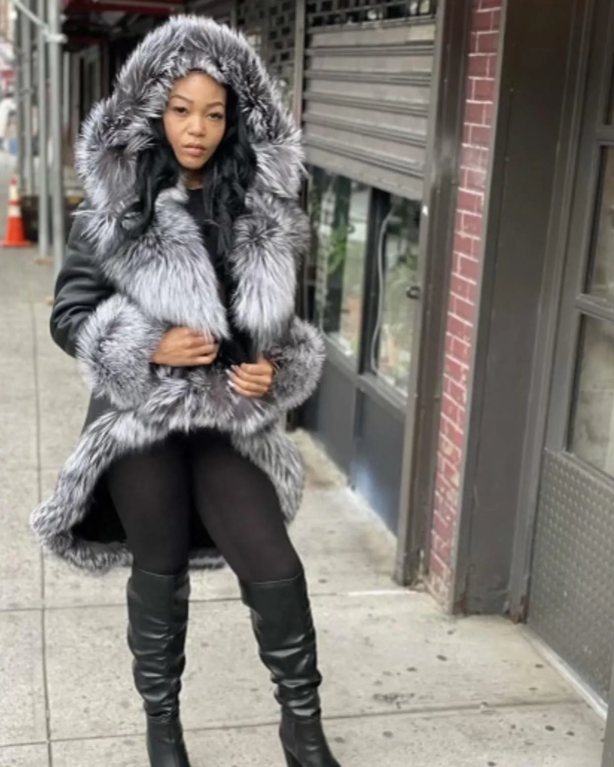 WOMEN SHEARLING- BLACK LONG LENGTH WITH SLIVER FOX FUR